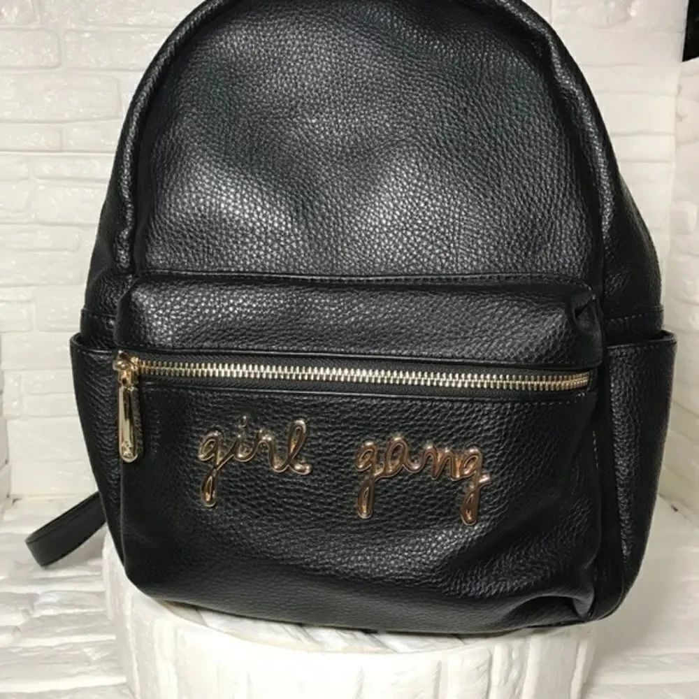 CharmingΒ Charlieβ
backpackβ